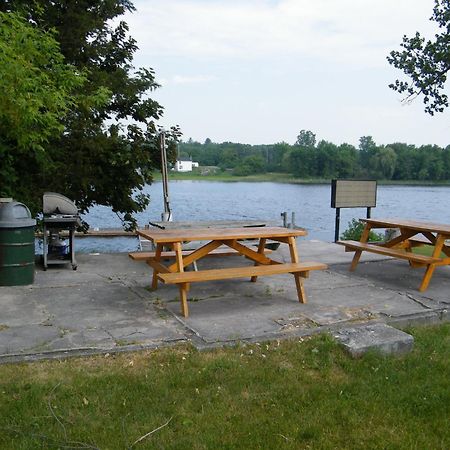 Campbellford River Inn Εξωτερικό φωτογραφία