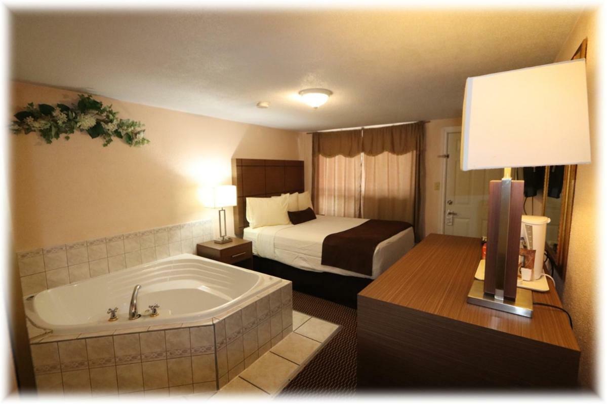 Campbellford River Inn Εξωτερικό φωτογραφία